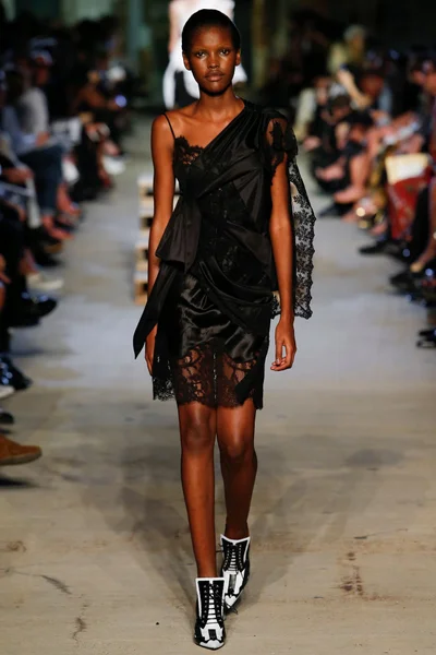 Look 25
